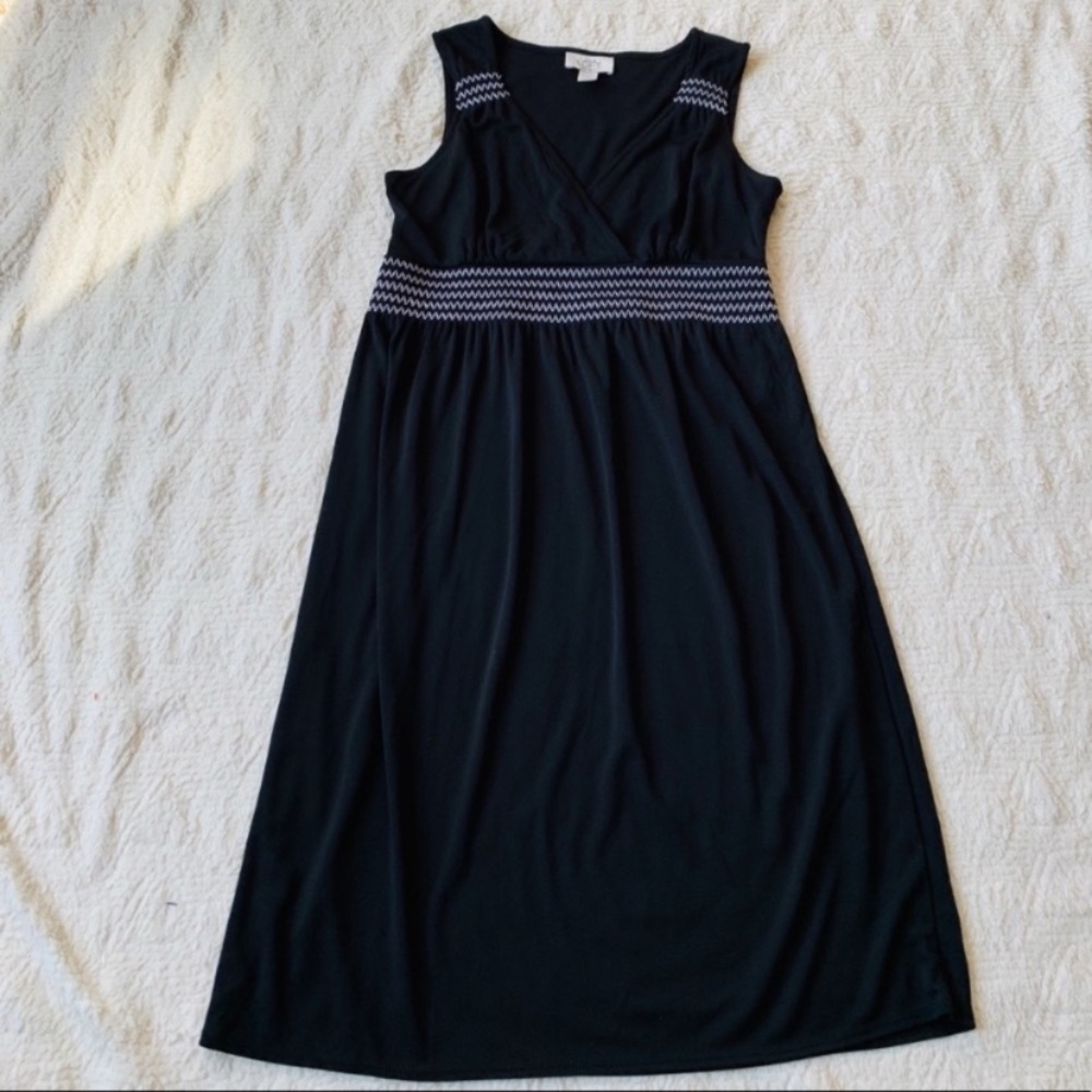 Black summer dress size 2 petite LOFT GUC v neck